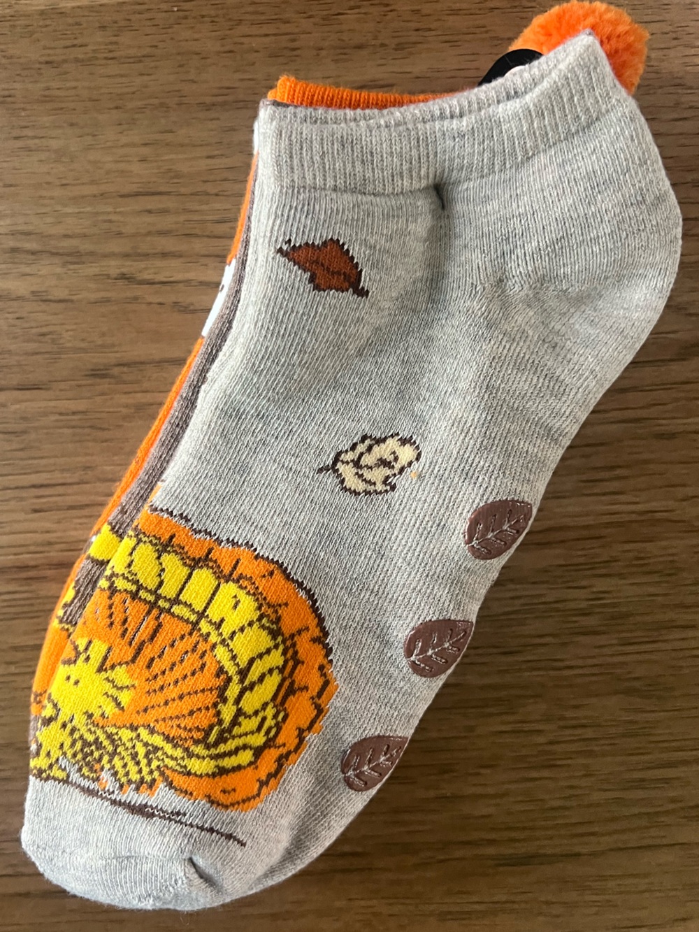NEW Peanuts Snoopy and Friends Fall / Halloween No Show Socks with Grip - 4 pack - Picture 5 of 7